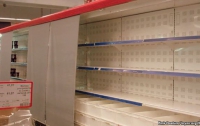 Пустые полки в крымских супермаркетах скрывают за занавесками
