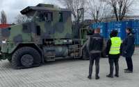 В Украину пытались ввести уникальный армейский тягач для танков (фото)