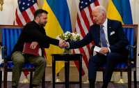 Байден и Зеленский обсудили в Париже дальнейшую помощь Украине