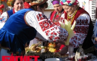 В Симферополе День автономии отмечали многонациональным «праздником живота» (ФОТО)