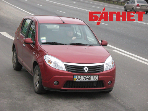 фото хэтчбек Renault Sandero