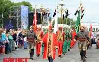 Как по Севастополю маршировали военные оркестры (ФОТО)