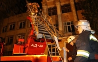 В Киеве горела пятиэтажка, спасли троих детей и двоих взрослых