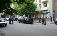 В интернете появилось видео инцидента с нападением на полицейского в Харькове