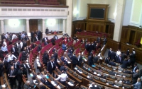 Журналистов в парламенте попросили беречь себя