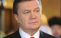 Виктор Янукович поздравляет украинцев с Днем Конституции