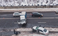 Жуткое ДТП в Киеве: автомобили столкнулись лоб в лоб (видео)