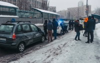 Стрельба в Киеве: вооруженный подполковник СБУ похитил такси