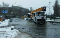 В Киеве усиленно чистят водостоки