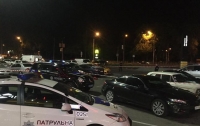 В Киеве на парковке ТЦ расстреляли из автомата человека