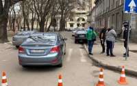 В Одессе водитель сбил трех человек на переходе и скрылся