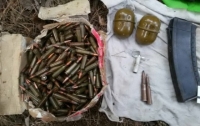 СБУ обнаружила в Днепропетровской области схрон с оружием и боеприпасами
