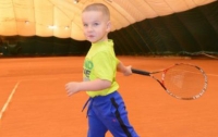 Трехлетний мальчик из Одессы стал самым юным теннисистом Украины