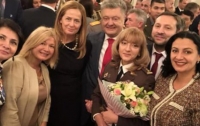 Порошенко впервые присвоил женщине звание генерала