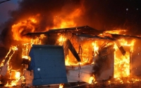 В Запорожье на рынке вспыхнул крупный пожар (видео)