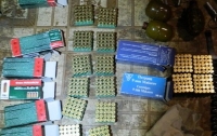 В киевском гараже нашли огромный склад боеприпасов (ФОТО)