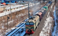 Ударило током на товарных вагонах: В пригороде Киева медики борются за жизнь 14-летнего парня