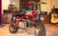 Мотоцикл Джона Леннона продали на аукционе в Великобритании