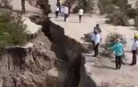 У мексиканській Тулі з'явилася семикілометрова тріщина у землі (відео)