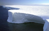 Странное движение гигантского айсберга озадачило ученых