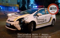 Девушка врезалась в полицейский автомобиль в Киеве