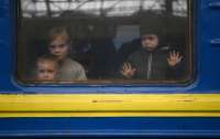 Украина эвакуирует детей из прифронтовых городов в Донецкой области