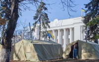 Силовики вошли в лагерь под Радой, произошли столкновения, есть раненые