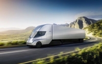 Tesla назвала цены на электрогрузовик Semi