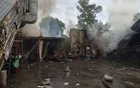 Пошкоджено склади та авто: наслідки ракетної атаки рф на Київ (фото)