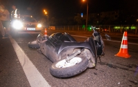 ДТП в Киеве: водитель Mercedes бросил в мопед бутылку, пострадал парень