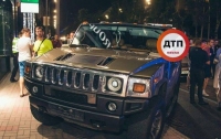 В центре Киева водитель Hummer насмерть сбил девочку